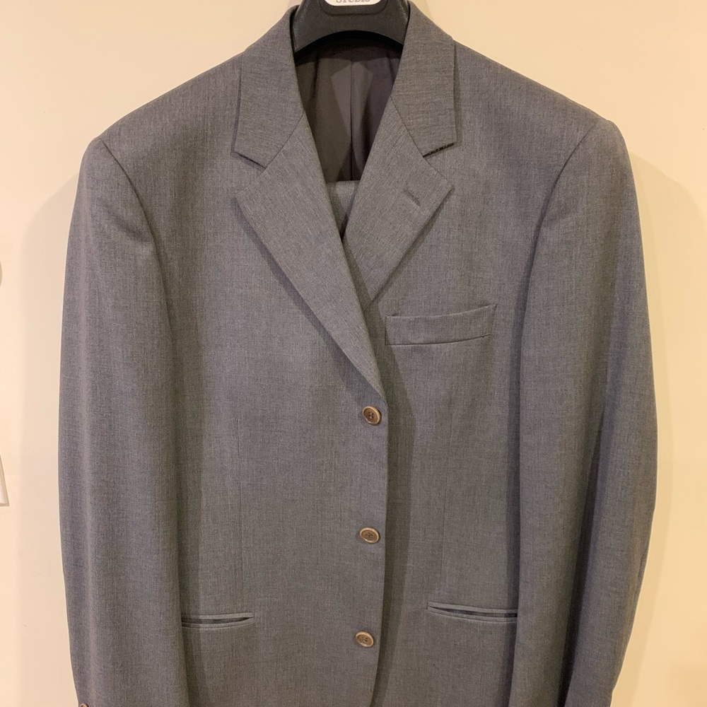 Cerutti 1881 Medium Gray 44R Three-Button Suit